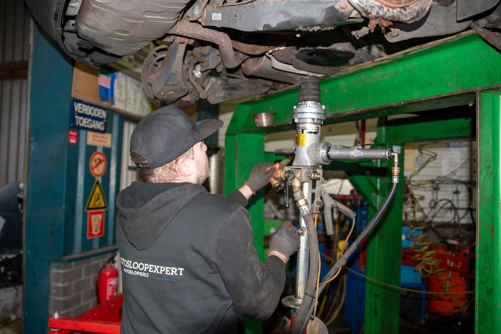 Kan ik mijn auto zelf slopen? - Autosloopexpert